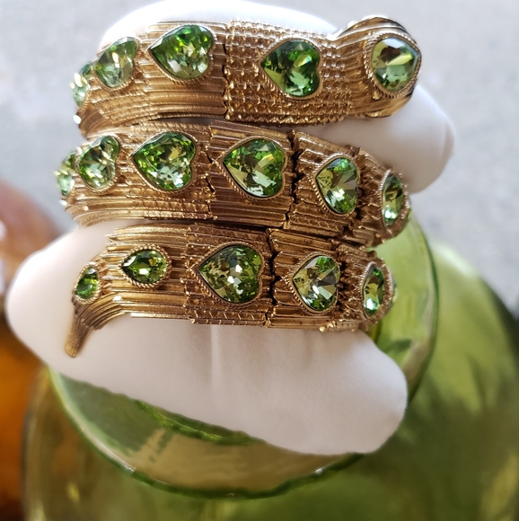 Gucci Crystal Heart Triple Wrap Snake Bracelet - Picture 3 of 12
